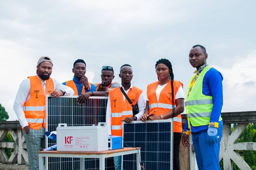 Promotion FVA autour de panneaux solaires et d'une batterie